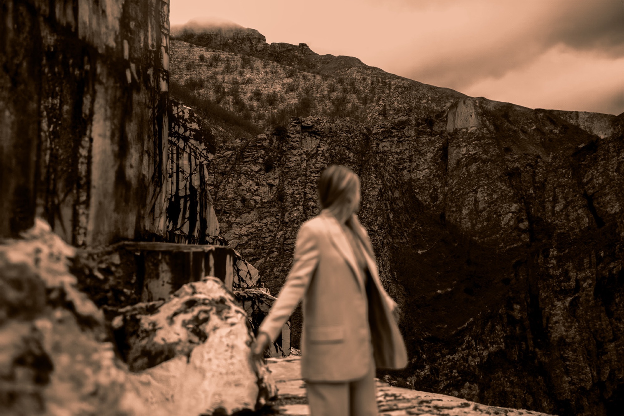 Model Forte dei Marmi Quarries, shooting, yellow, sepia, marble, cave, rocks, mountains, alpi apuane.
