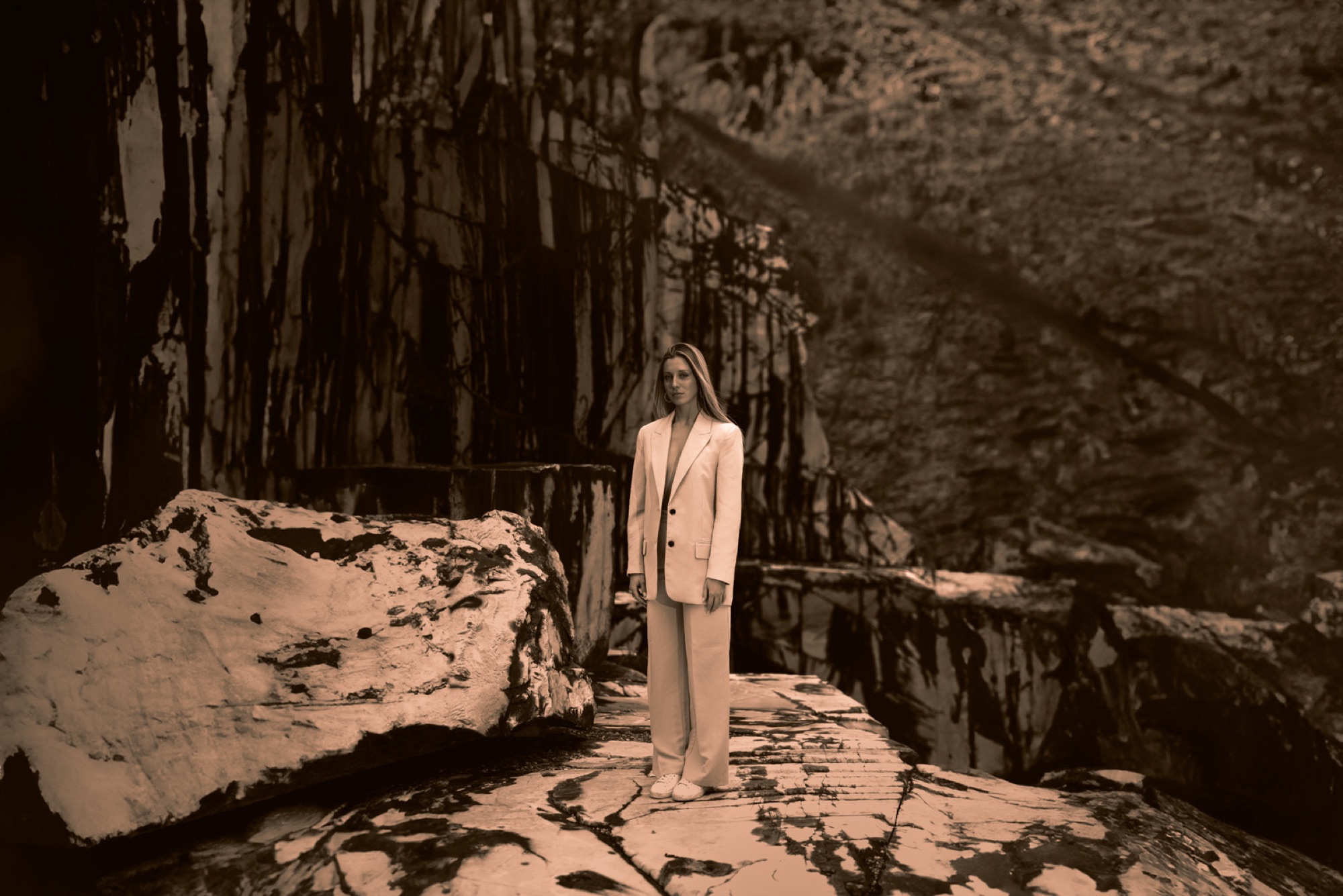 Model Forte dei Marmi Quarries, shooting, yellow, sepia, marble, cave, rocks, mountains, alpi apuane.