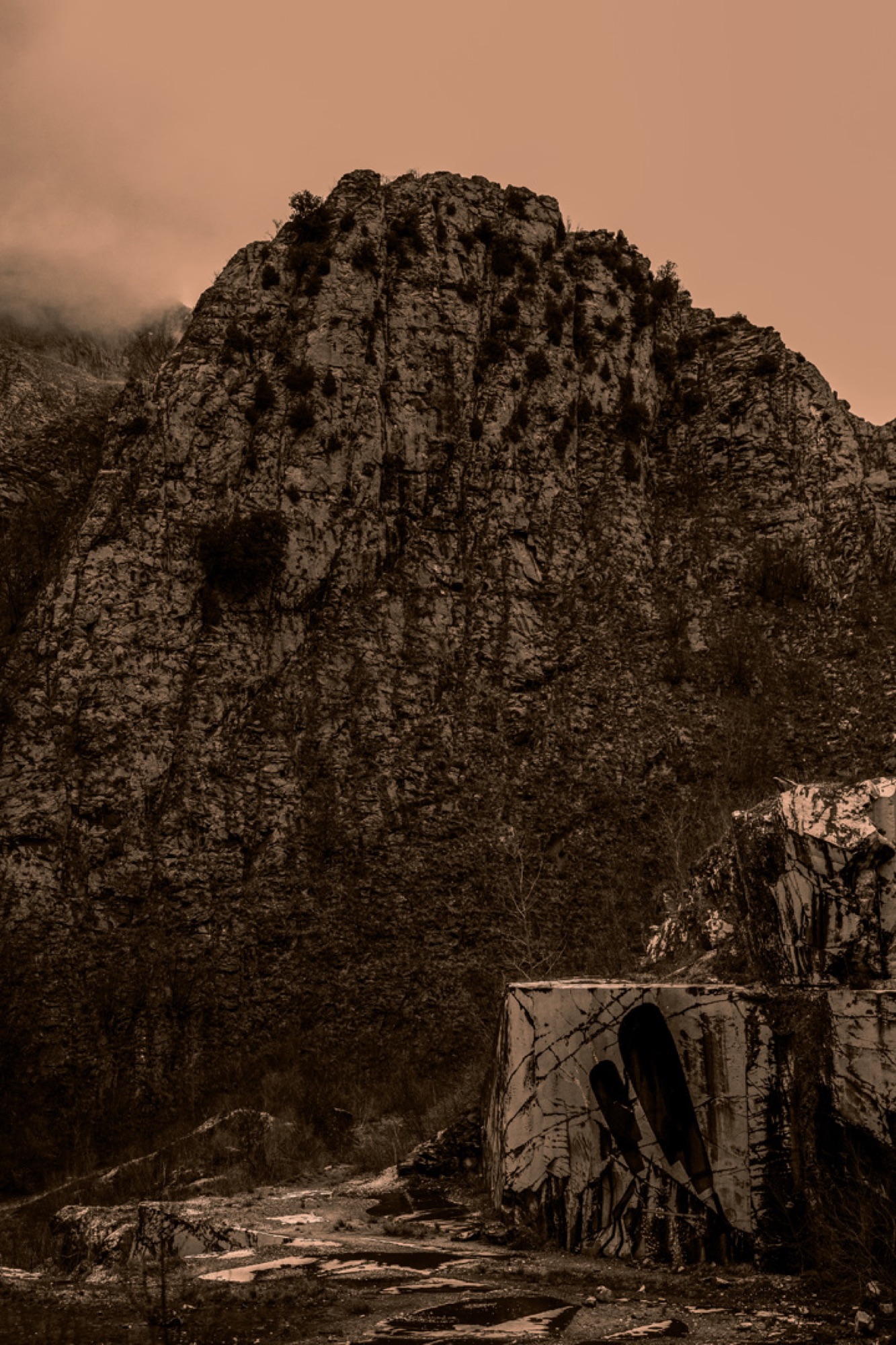 Model Forte dei Marmi Quarries, shooting, yellow, sepia, marble, cave, rocks, mountains, alpi apuane.