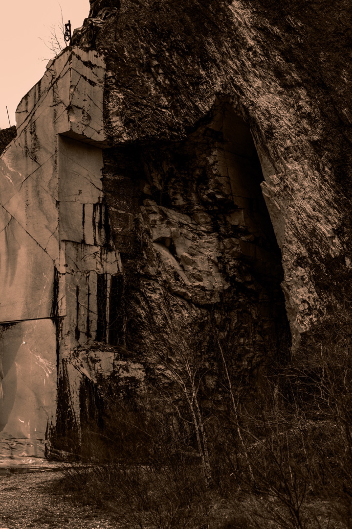 Model Forte dei Marmi Quarries, shooting, yellow, sepia, marble, cave, rocks, mountains, alpi apuane.