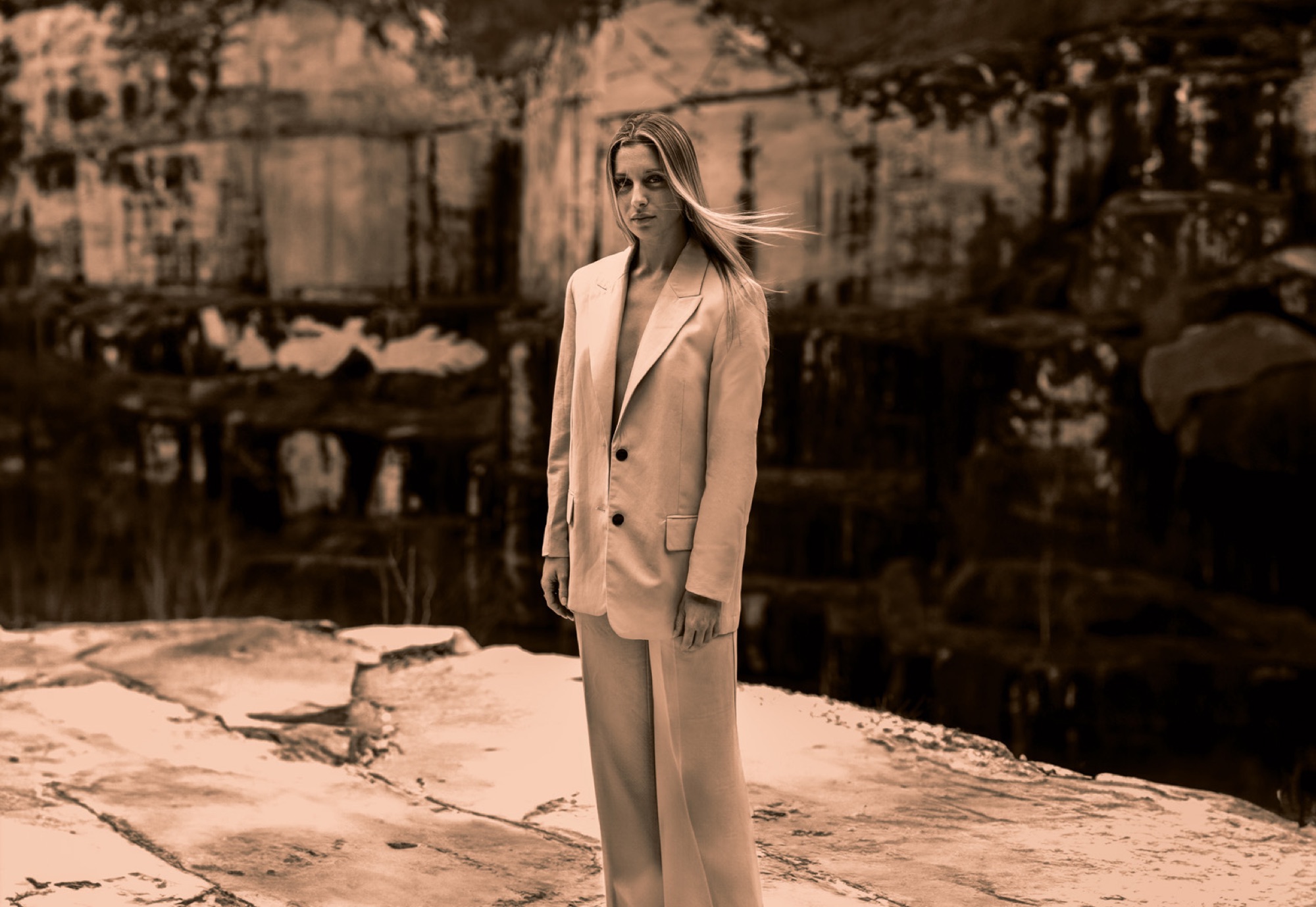 Model Forte dei Marmi Quarries, shooting, yellow, sepia, marble, cave, rocks, mountains, alpi apuane.