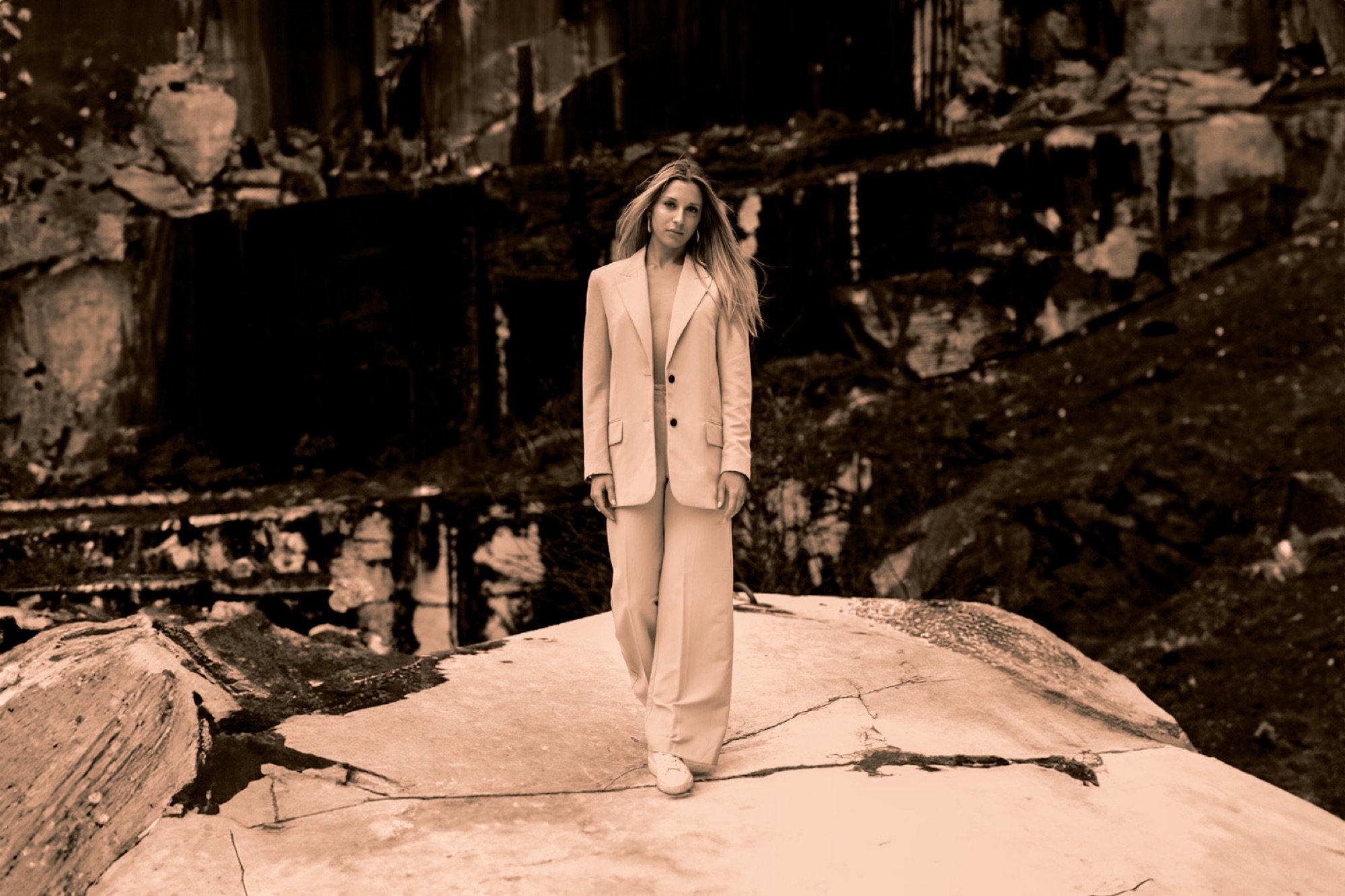 Model Forte dei Marmi Quarries, shooting, yellow, sepia, marble, cave, rocks, mountains, alpi apuane.