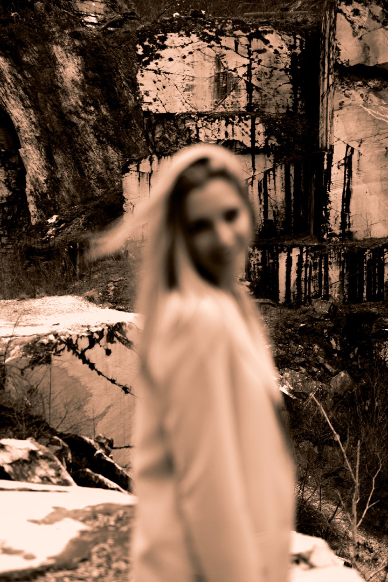 Model Forte dei Marmi Quarries, shooting, yellow, sepia, marble, cave, rocks, mountains, alpi apuane.