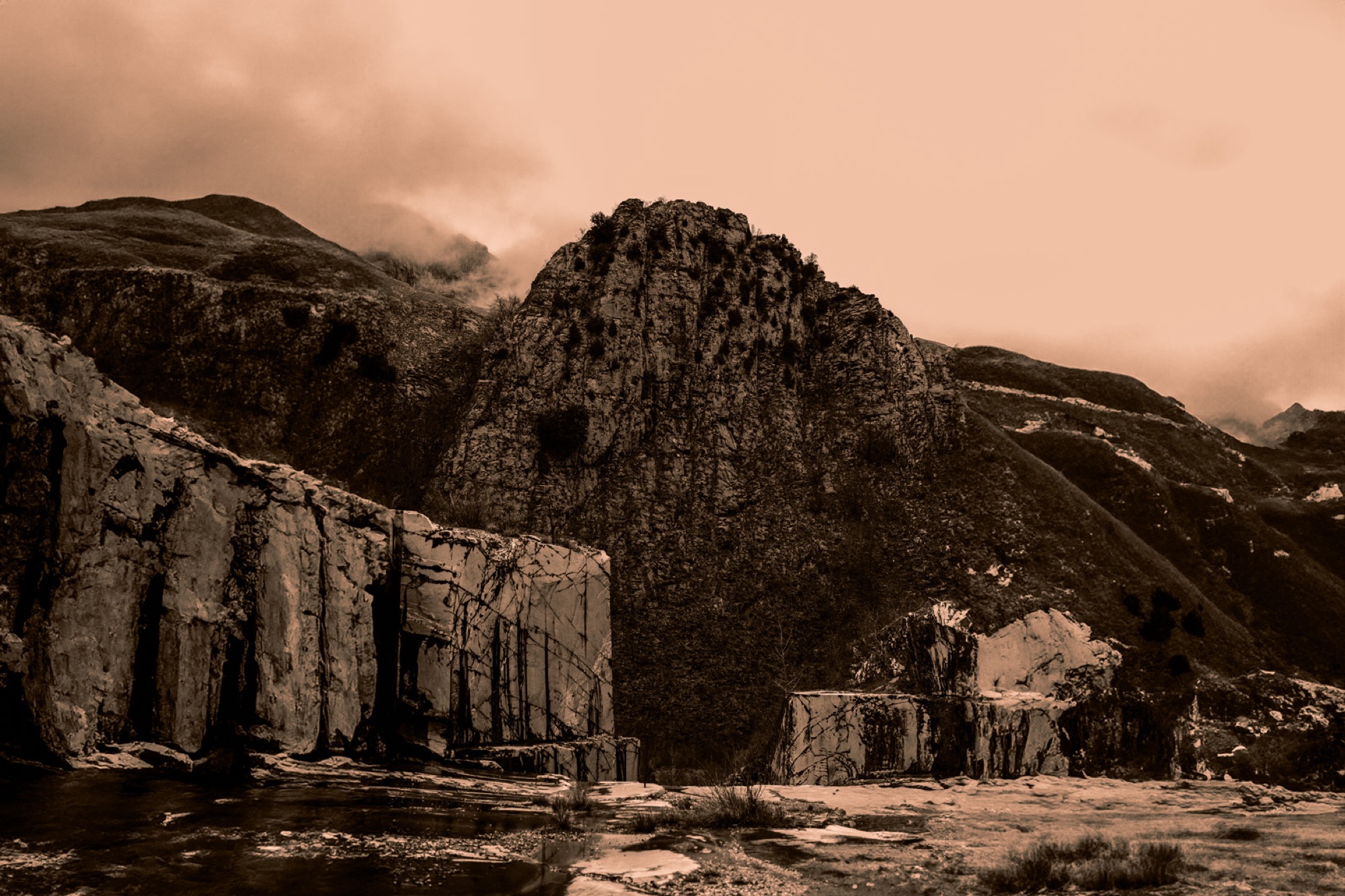 Model Forte dei Marmi Quarries, shooting, yellow, sepia, marble, cave, rocks, mountains, alpi apuane.